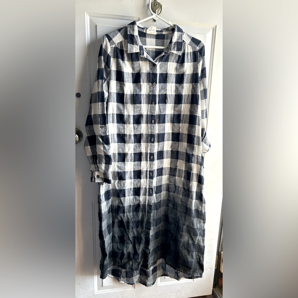 Women’s Black and Cream Buffalo Print Long Sleeve Dress with Side Slit Pockets
